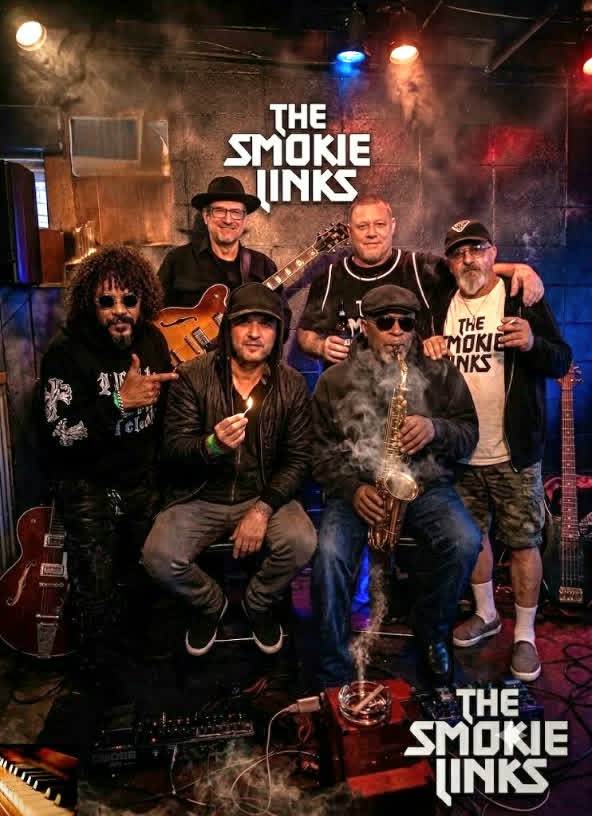 The members of The Smokie Links posing together on stage